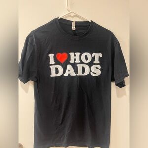 “I 🩷 Hot Dads” Tshirt